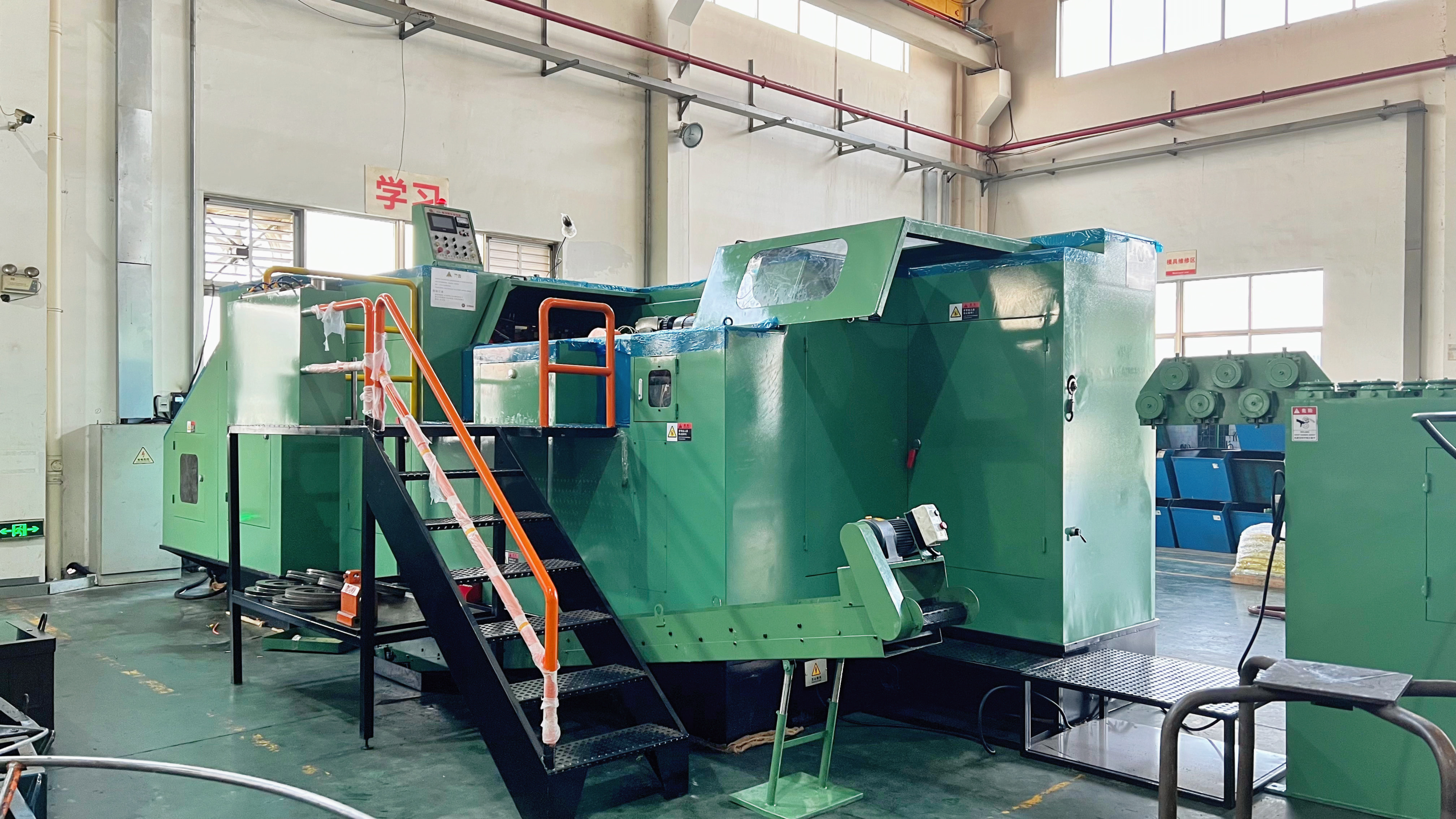 Uppgradering av våra verktyg, perfektion av vårt hantverk: Jinsixi introducerar 24B Cold Heading Machine för att producera stora fästelement