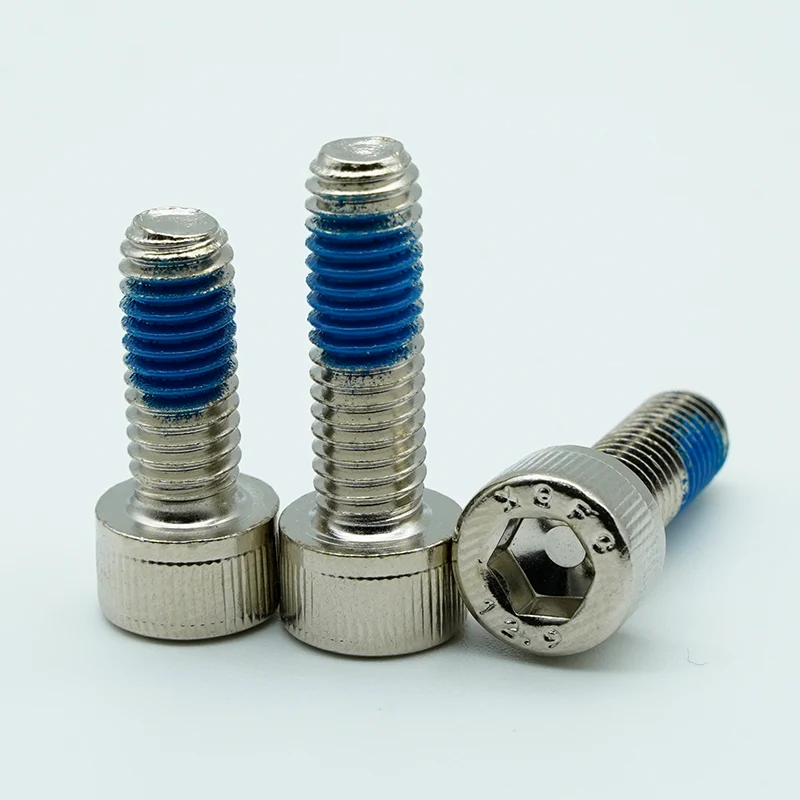 Nickelpläterad och lim hex socket head cap skruvar